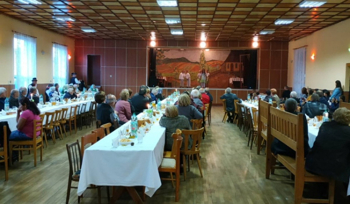 Posedenie s dôchodcami, r. 2019